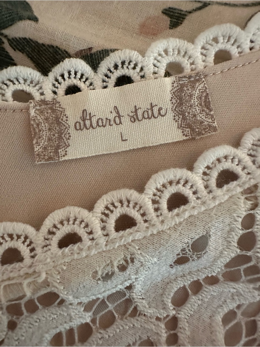 EUC Altar’d State Women’s Cream Lace V-Neck Dress Chic Preppy Size L - Picture 9 of 10